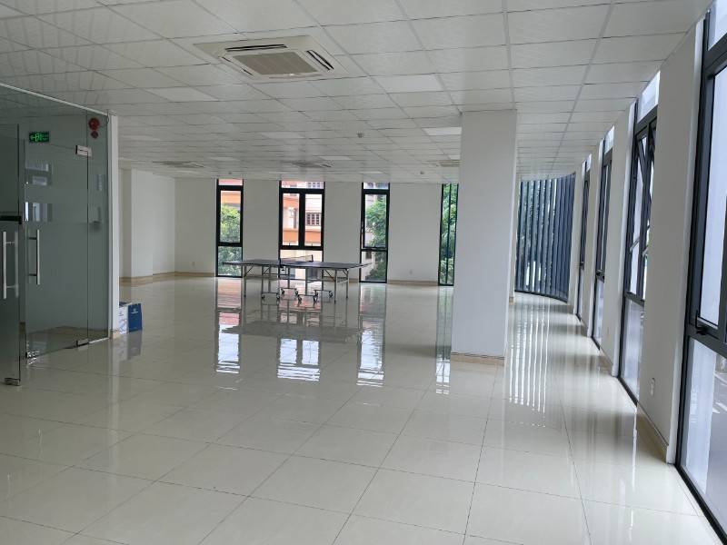 Hot! VP cho thuê sàn đẹp, CSVC đầy đủ,  khu vực sầm uất Q. Hải Châu