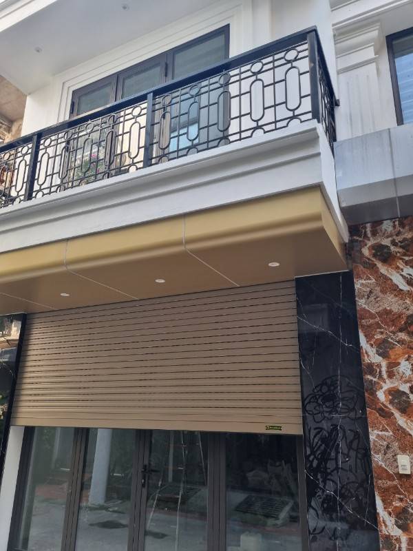 Cho thuê tầng 1 và tầng 2 làm văn phòng, nhà mới xây hiên đai