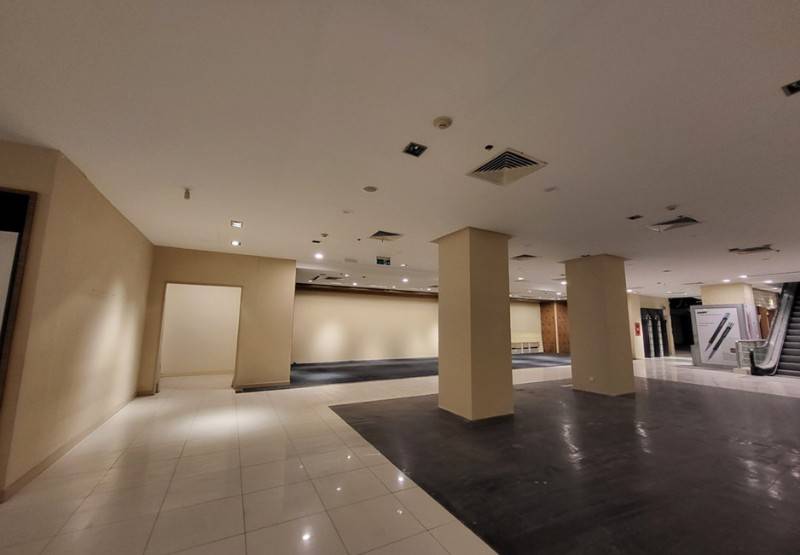 Văn phòng sàn lớn lên đến 2200m2 bãi xe rộng ngay trung tâm thương mại