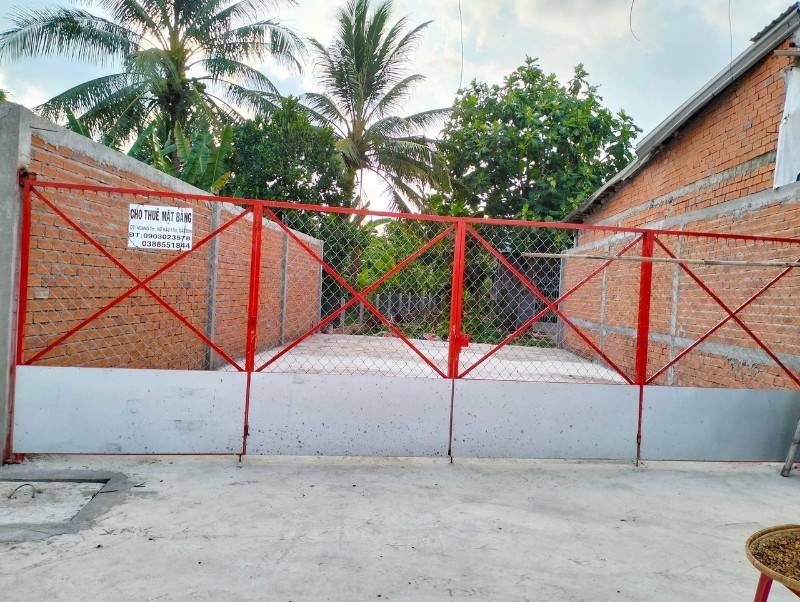 Cho thuê  nhà va đất .mặt tiền qlộ 60