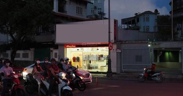 CHO THUÊ NHÀ MẶT TIỀN  ngay góc ngã tư Nguyễn Văn Trỗi - Trần Huy Liệu