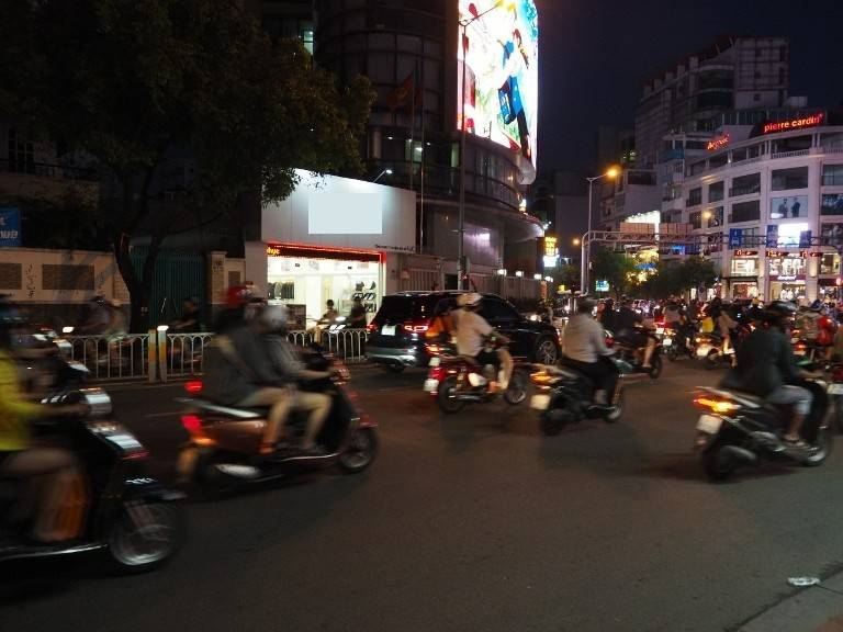 CHO THUÊ NHÀ MẶT TIỀN  ngay góc ngã tư Nguyễn Văn Trỗi - Trần Huy Liệu
