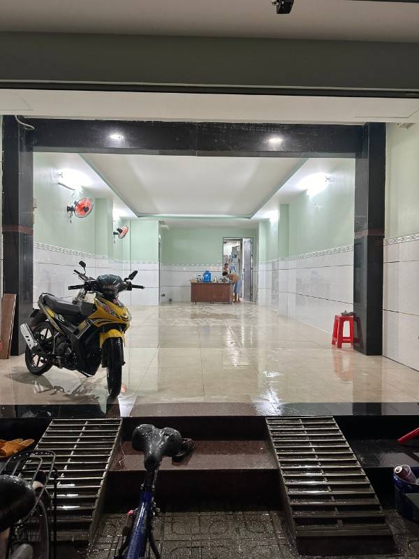 Cho thuê mặt bằng nhà 1A1 Văn Cao, dt trệt 5.5x12.5m vị trí KD đắc địa
