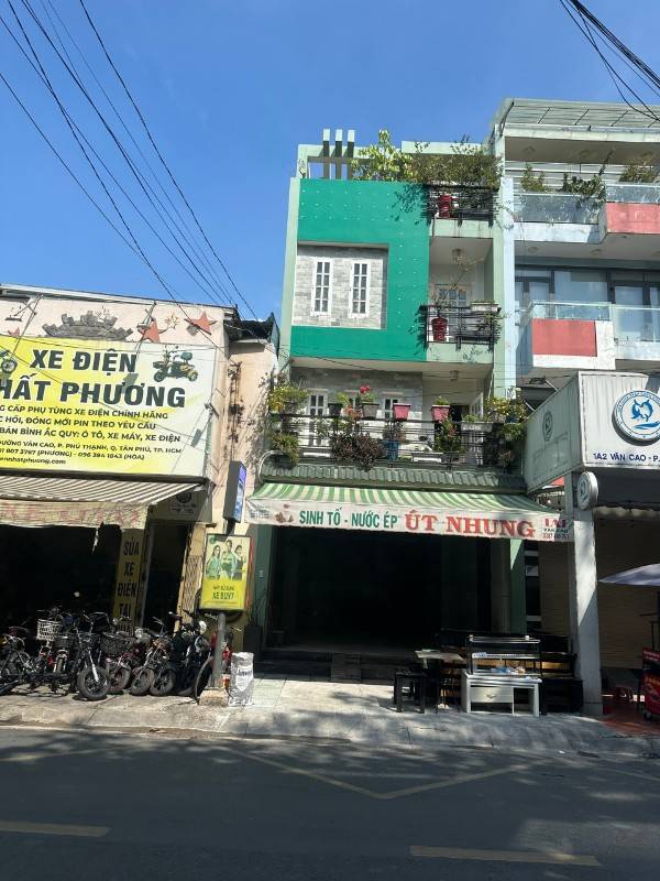 Cho thuê mặt bằng nhà 1A1 Văn Cao, dt trệt 5.5x12.5m vị trí KD đắc địa