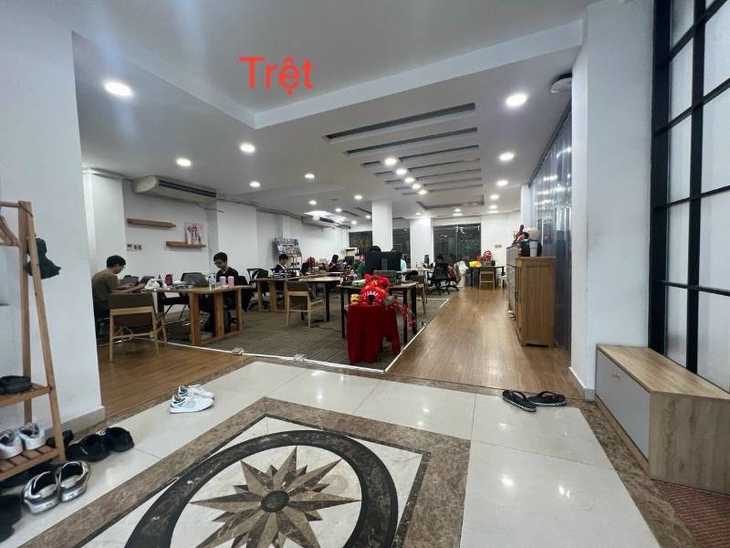 Cho thuê mặt bằng 2 tầng ( 1 trệt + 1 lầu ) -dt 12x20 1/ tầng ,có than