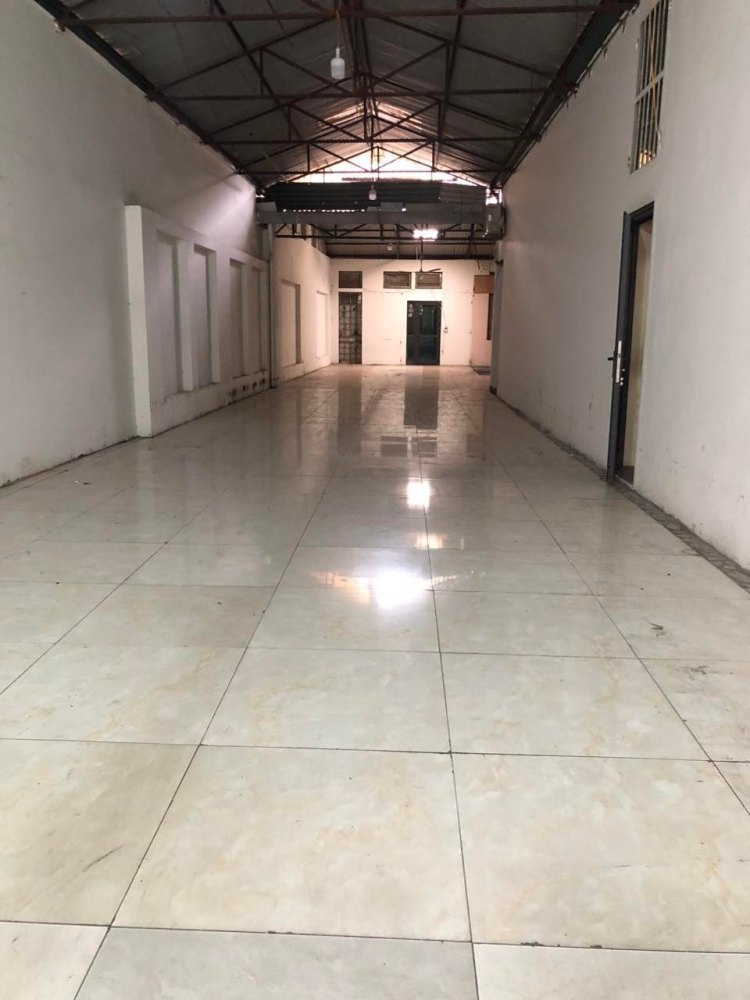 Cho thuê 300m2 kho xưởng mặt đường Phúc Diễn, Bắc Từ Liêm nền gạch men sạch sẽ