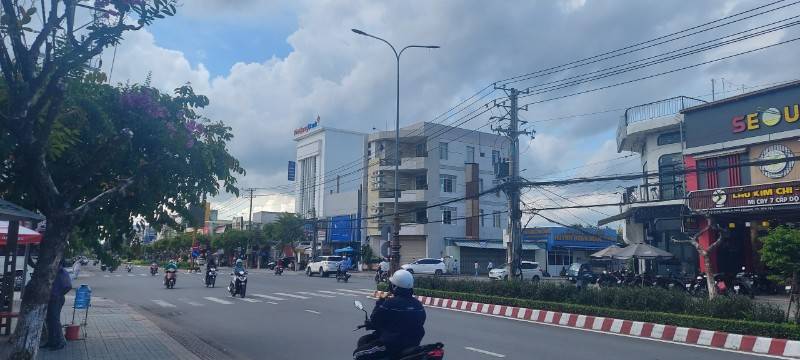 Cho thuê nhà mặt tiền đại lộ Đồng Khởi sầm uất