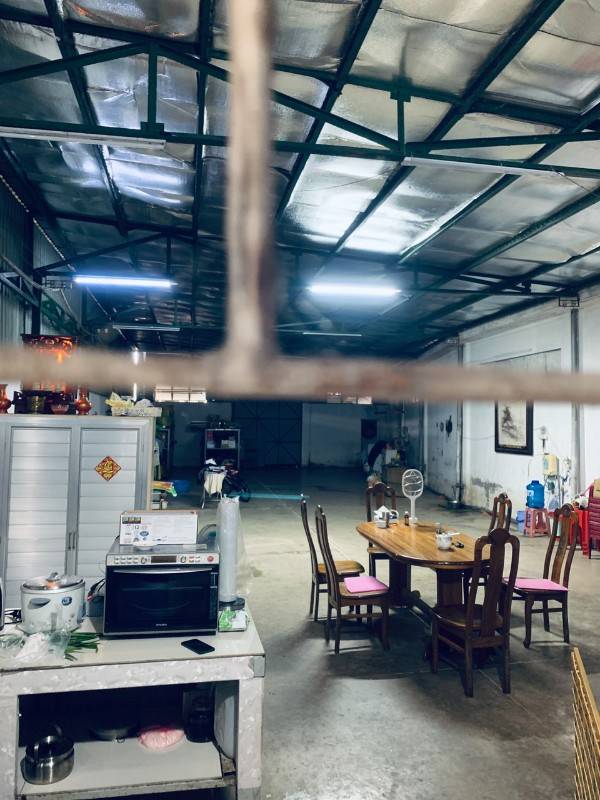 Cho thuê xưởng 1650m2 đường 830B