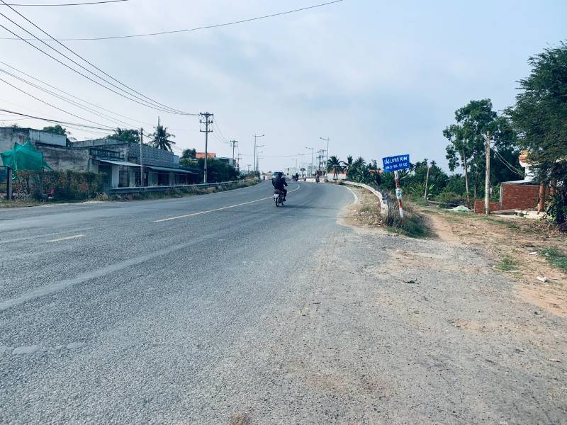 Cho thuê xưởng 1650m2 đường 830B