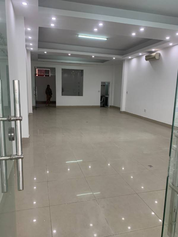 Tòa nhà 4 tầng cho thuê làm văn phòng.