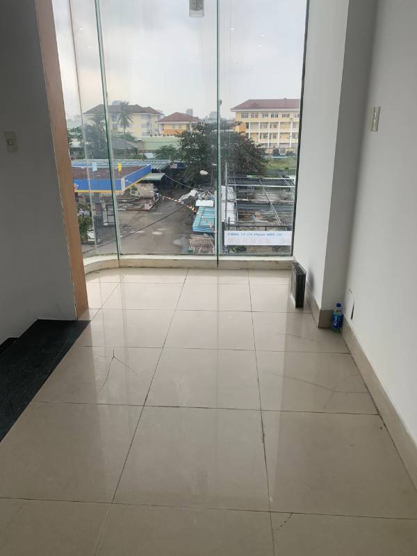 Tòa nhà 4 tầng cho thuê làm văn phòng.