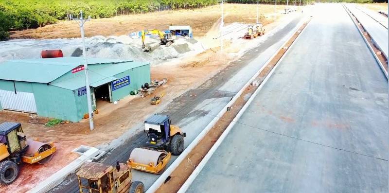 Hơn 1000m2 đất nằm kế tuyến số 4 trong KCN Becamex giá 215tr