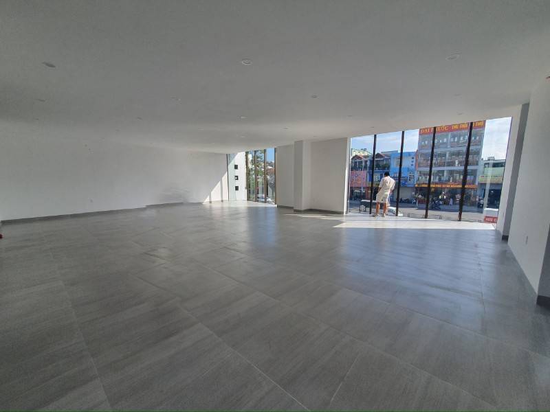 NNC MỚI, 4T phù hợp kinh doanh Showroom,.... tuyến Điện Biên Phủ
