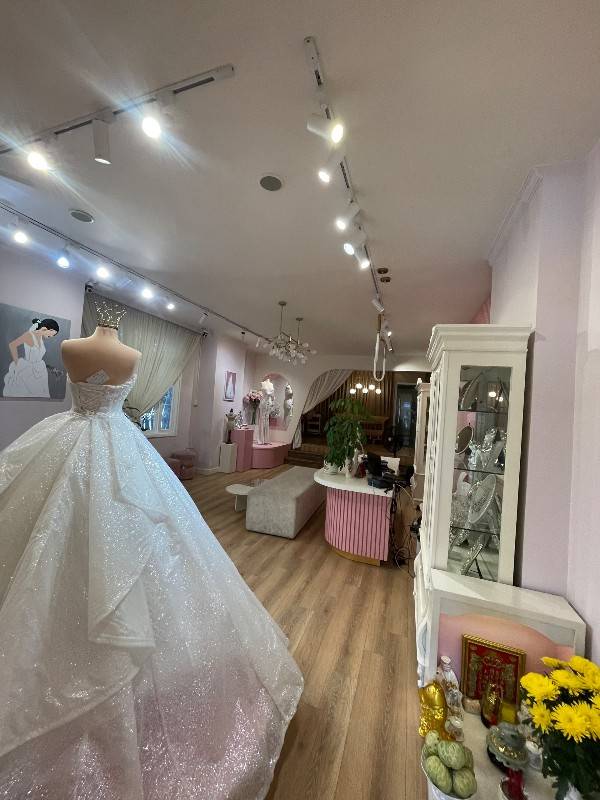 Cho thuê mặt bằng showroom . Mới , đẹp , kinh doanh thời trang làm đẹp