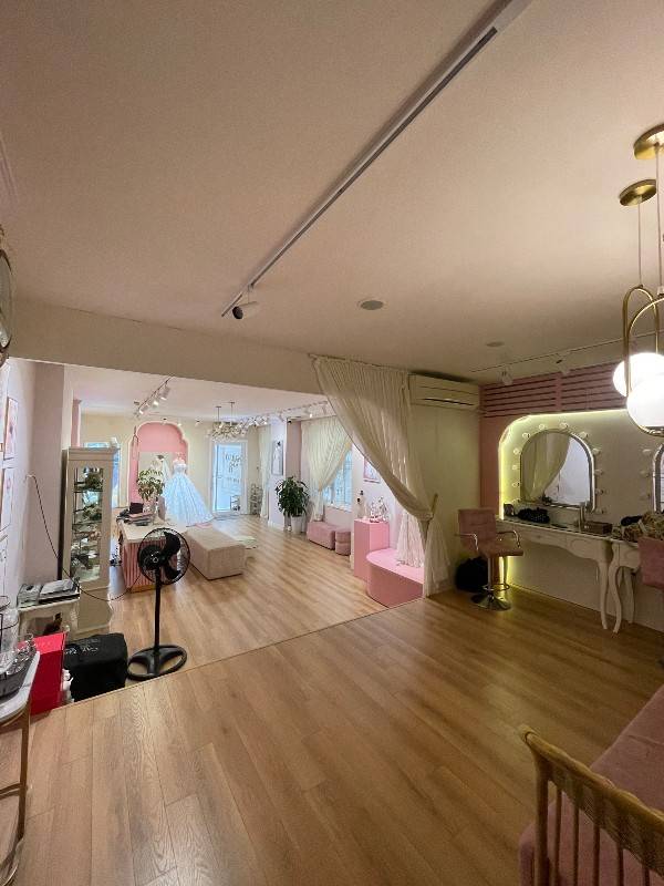 Cho thuê mặt bằng showroom . Mới , đẹp , kinh doanh thời trang làm đẹp