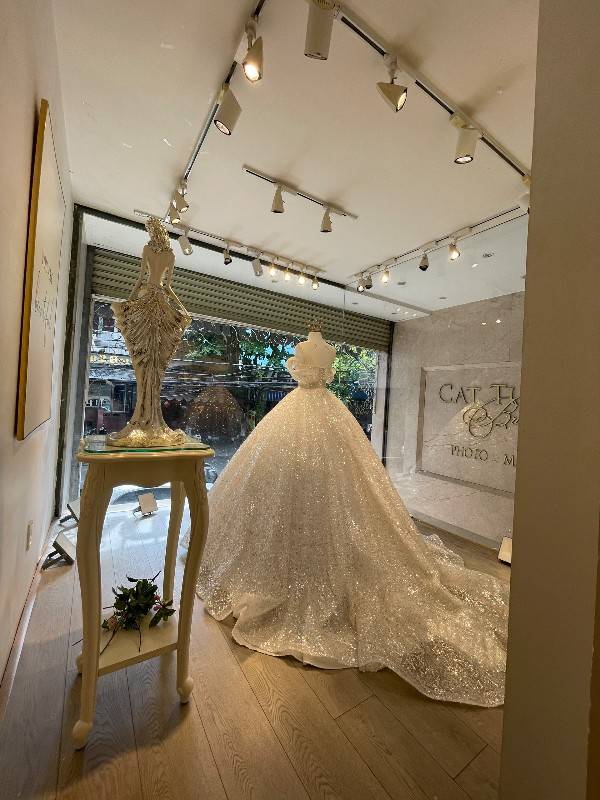 Cho thuê mặt bằng showroom . Mới , đẹp , kinh doanh thời trang làm đẹp