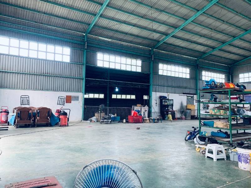 Cho thuê kho xưởng dt : 1.650m2, giá : 120tr/tháng, Bến Lức , Long An