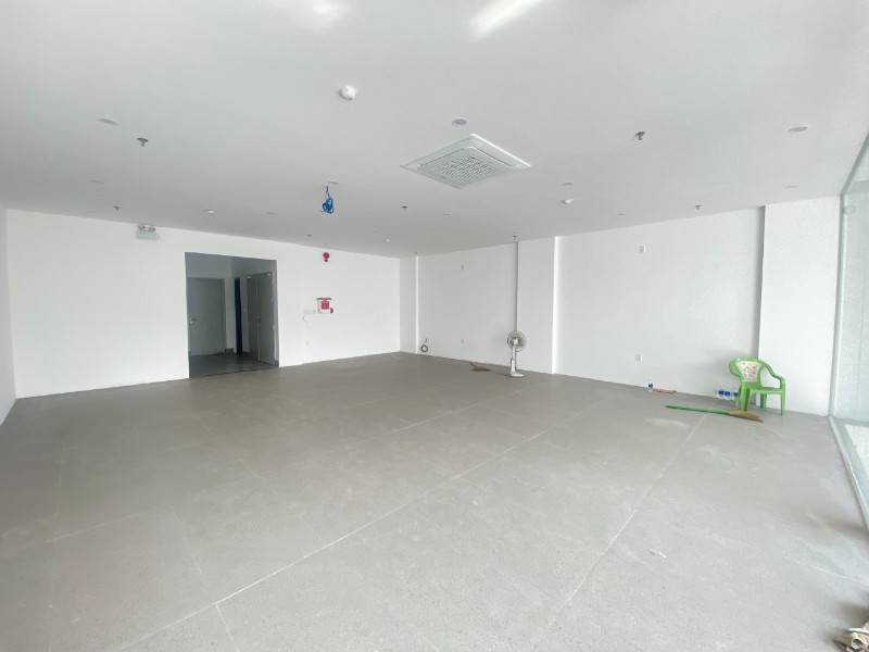 VP cho thuê trống 100m2/sàn, trống suốt,đầy đủ tiện nghi tại Núi Thành