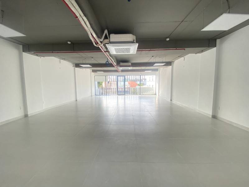 VP cho thuê trống 100m2/sàn, trống suốt,đầy đủ tiện nghi tại Núi Thành