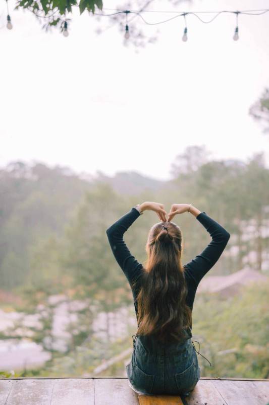 Mua đất nghĩ dưỡng tặng 2 nhà gỗ, và vườn hoa Hồng tuyệt đẹp