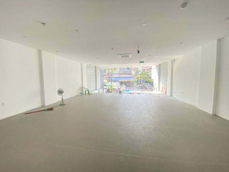 VP cho thuê trống 100m2/sàn, trống suốt,đầy đủ tiện nghi tại Núi Thành