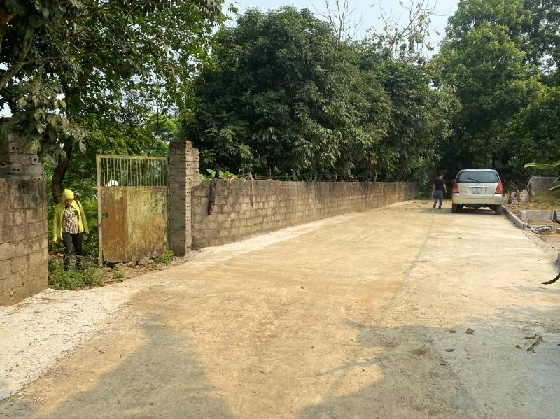 bán lô đất DT2153,2 m2 bám suối lớn, có 400 thổ cư còn lại là đất vườn