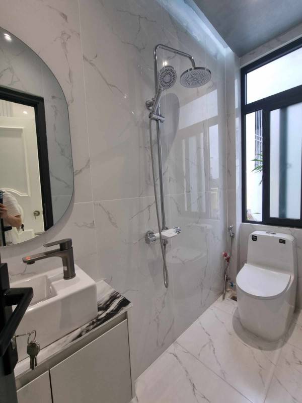 Bán nhà-Dt4x20m2-3t- đường16m- biển 200m-Vĩnh Hoà-Nha Trang-chỉ 5tỷ