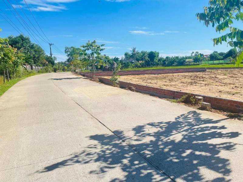 1 suất đất biệt thự 1000m2 hai mặt tiền, giá chỉ 700 triệu
