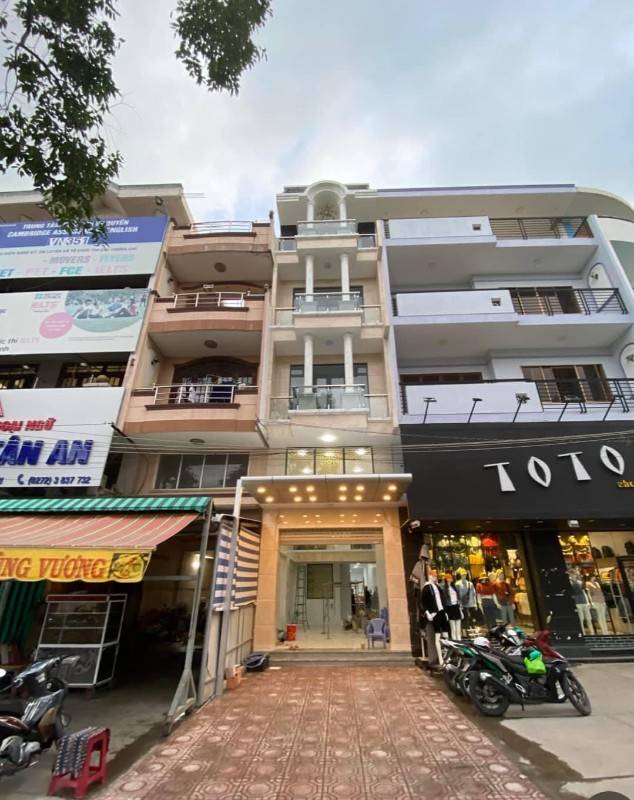 Cần Bán Gấp Nhà Mặt Tiền Chính Chủ Tại Trung Tâm Tp Tân An