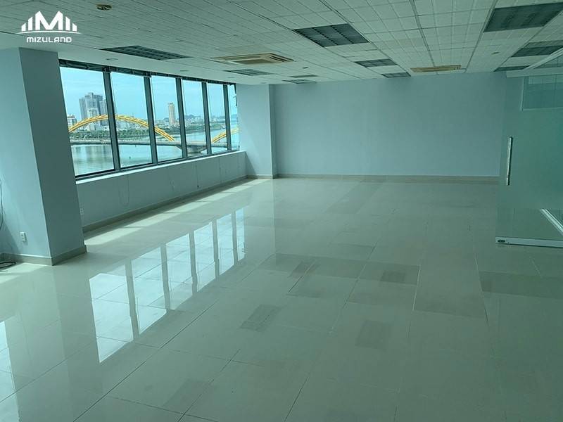 Cho thuê nguyên sàn văn phòng 300m2, view sông Hàn, PHONG THỦY TỐT- Mi