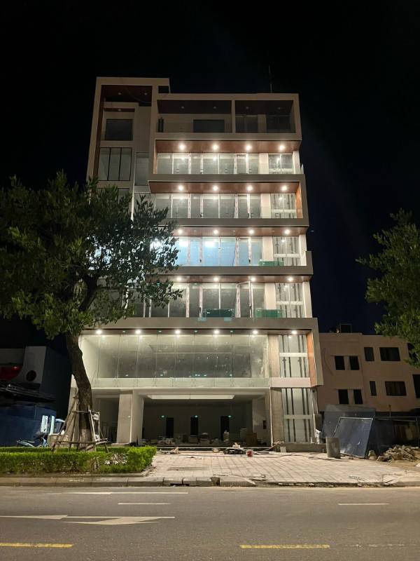 Deal Hot! Văn phòng hiện đại, SÀN ĐẸP, MỚI, tuyến Trần Hưng Đạo
