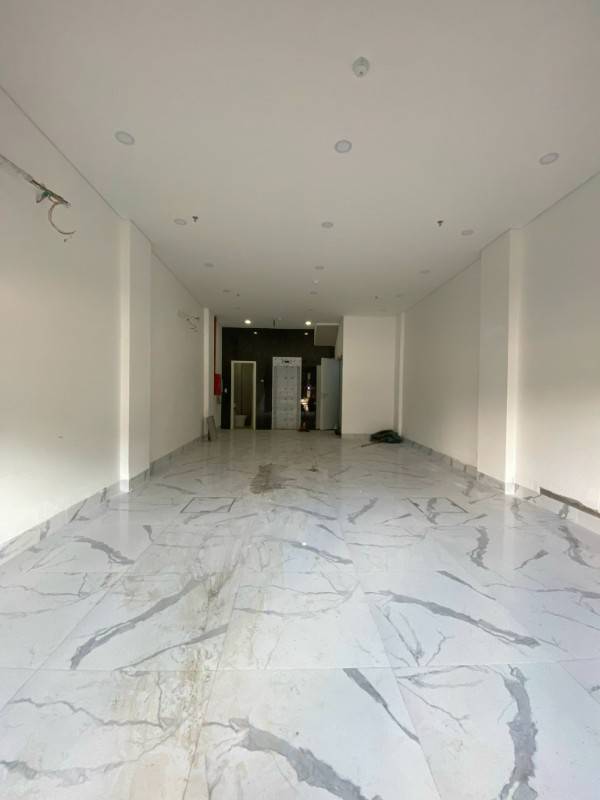 Tòa VP 5 tầng MỚI, DTSD hơn 300m2, đầy đủ tiện nghi ở NGUYỄN VĂN LINH
