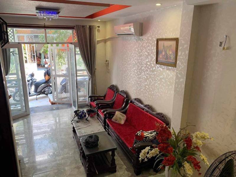 Nhà  BÁN-Dt 44m2-3 tầng-3pn- 8m - biển 200m - Nha Trang. Chỉ 2ty 550tr