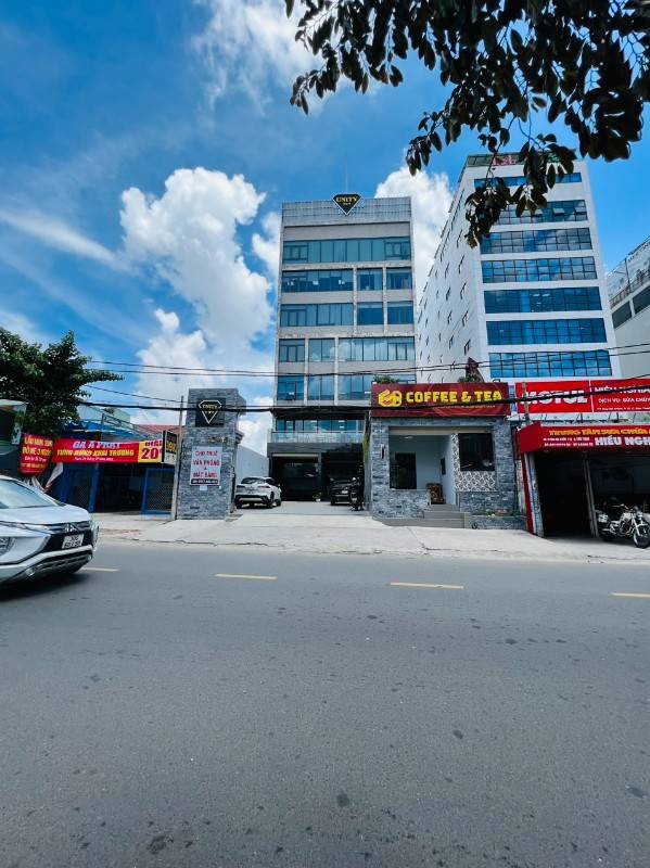Cho thuê mặt bằng 140m2 mặt tiền tầng trệt tòa nhà 113 ung văn khiêm