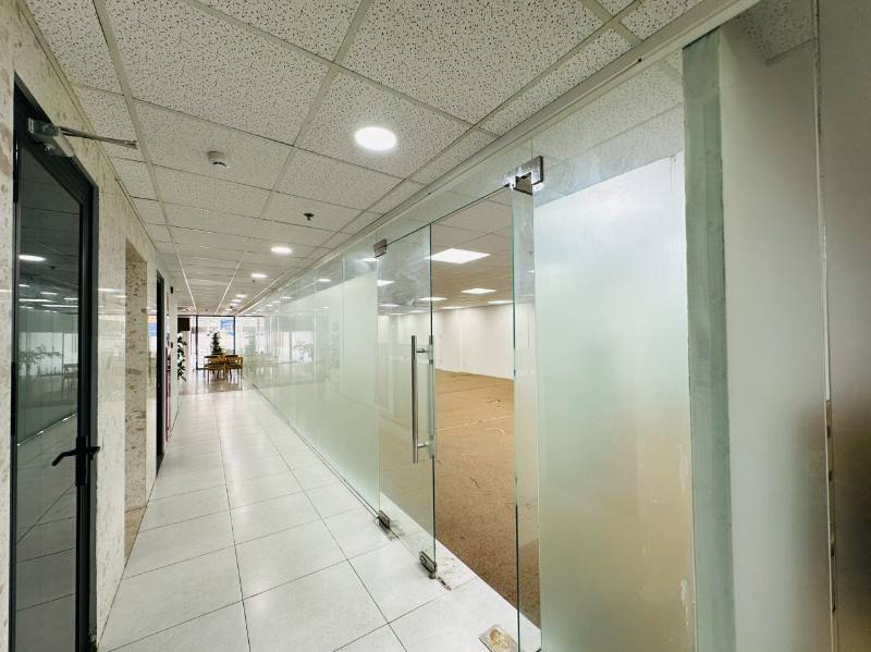 Cho thuê mặt bằng 140m2 mặt tiền tầng trệt tòa nhà 113 ung văn khiêm
