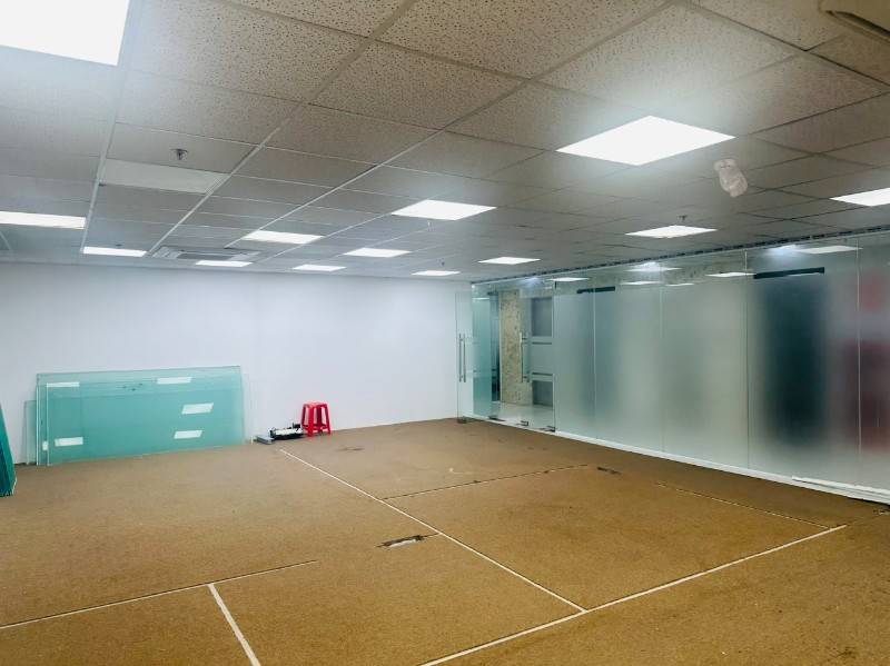 Cho thuê mặt bằng 140m2 mặt tiền tầng trệt tòa nhà 113 ung văn khiêm