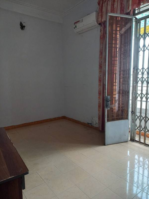 Cho thuê phòng trống trong nhà đường Lạc Long Quân, P.8, Tân Bình