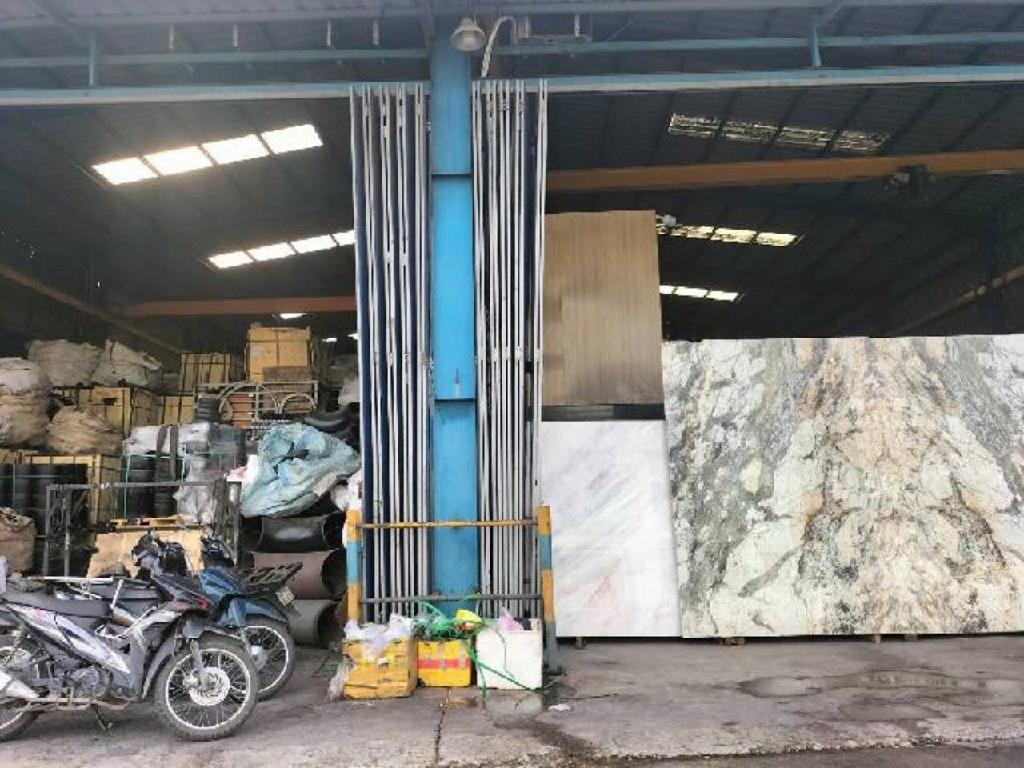 NHÀ XƯỞNG MẶT TIỀN LÔ GÓC QUỐC LỘ 1A 900M2, CHO THUÊ 100TR. GIÁ BÁN NHANH