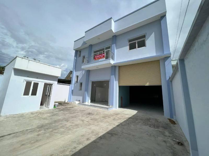 Cho Thuê kho xưởng DT 700 m vuông. Có Bình điện 3 pha 250KWA