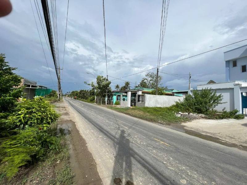 Cho Thuê kho xưởng DT 700 m vuông. Có Bình điện 3 pha 250KWA