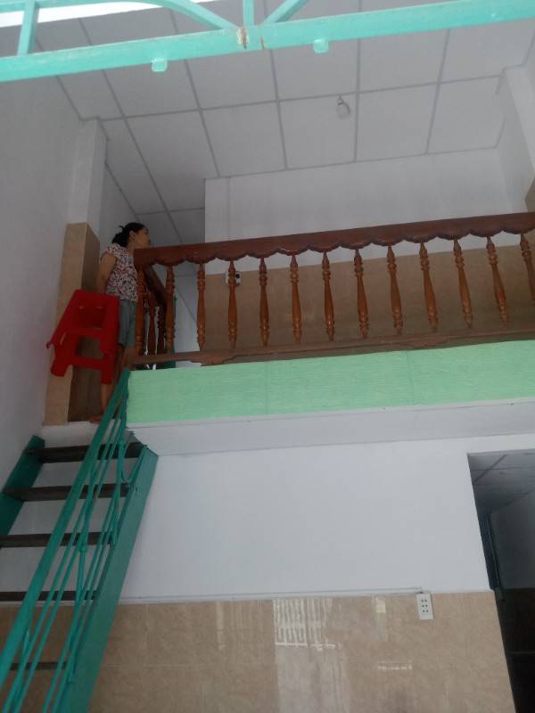 Cho thuê nhà nguyên căn sạch sẽ có gác lửng