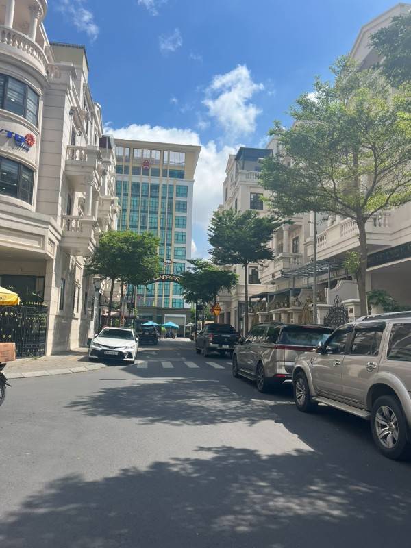 Cho thuê mặt bằng riêng biệt căn góc tại cityland park hills p10 GV