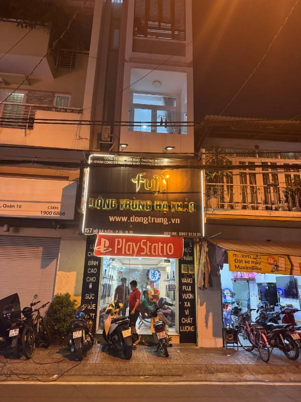 Cho thuê mặt bằng và lửng để kinh doanh tại 157 Hồ Bá Kiện p15 Q10