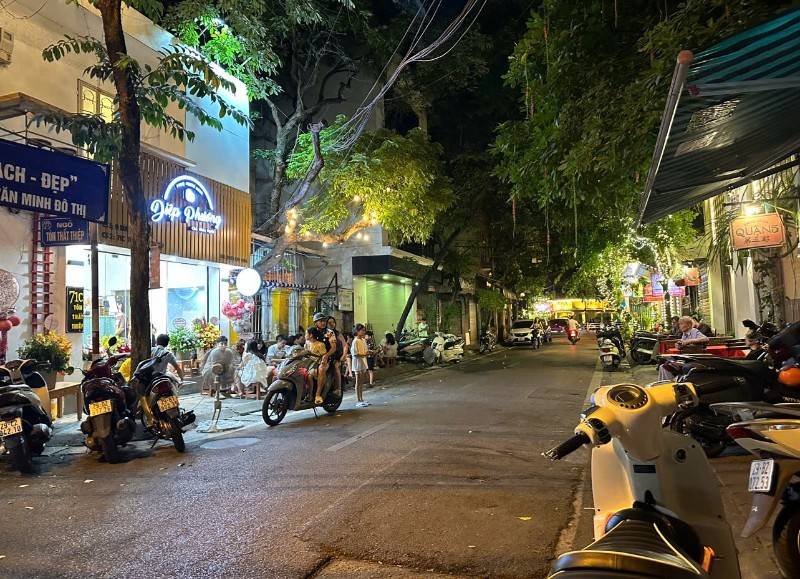 Cho thuê cửa hàng kinh doanh mặt phố Tôn Thất Thiệp, Q.Ba Đình