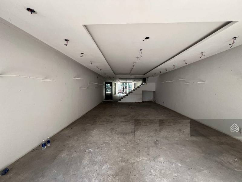 Cho thuê nhà mặt giá rẻ, mặt tiền đường Đồng Khởi, đường Kim cương Q1