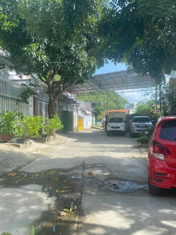 Bán nhà - CHỈ nhỉnh 4 TỶ -100M2 - 3PN- Hẽm ÔTÔ- GẦN BIỂN - Nha Trang.
