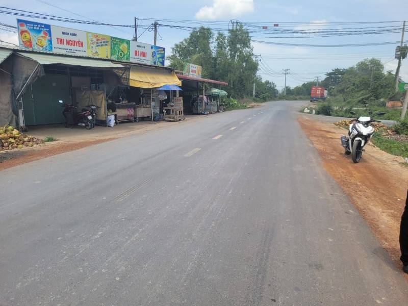 208m2. bề ngang 10m mặt tiền đường nhựa Nông Trường. 2,5 tỷ