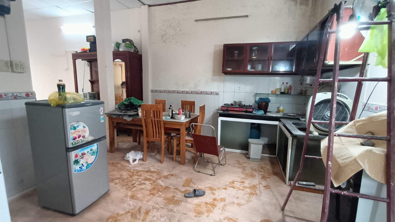 152. Nhà 2 Góc Mặt Tiền 5 Triệu 2 Phòng Ngủ Khu Dân Cư 3A(Đang Sơ Bê Lại)