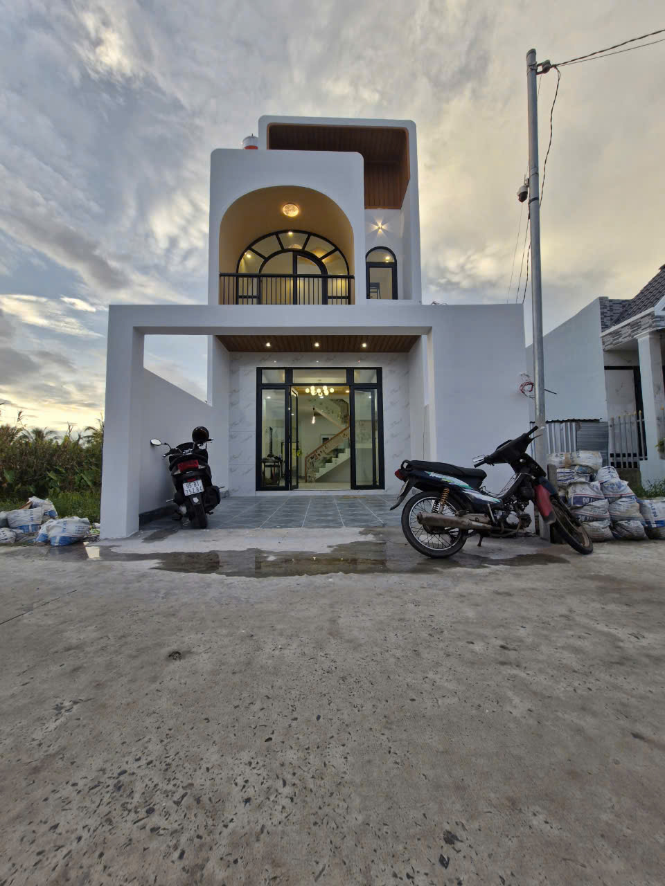 BÁN NHÀ TRỆT LẦU MỚI ĐẸP CÓ GPXD