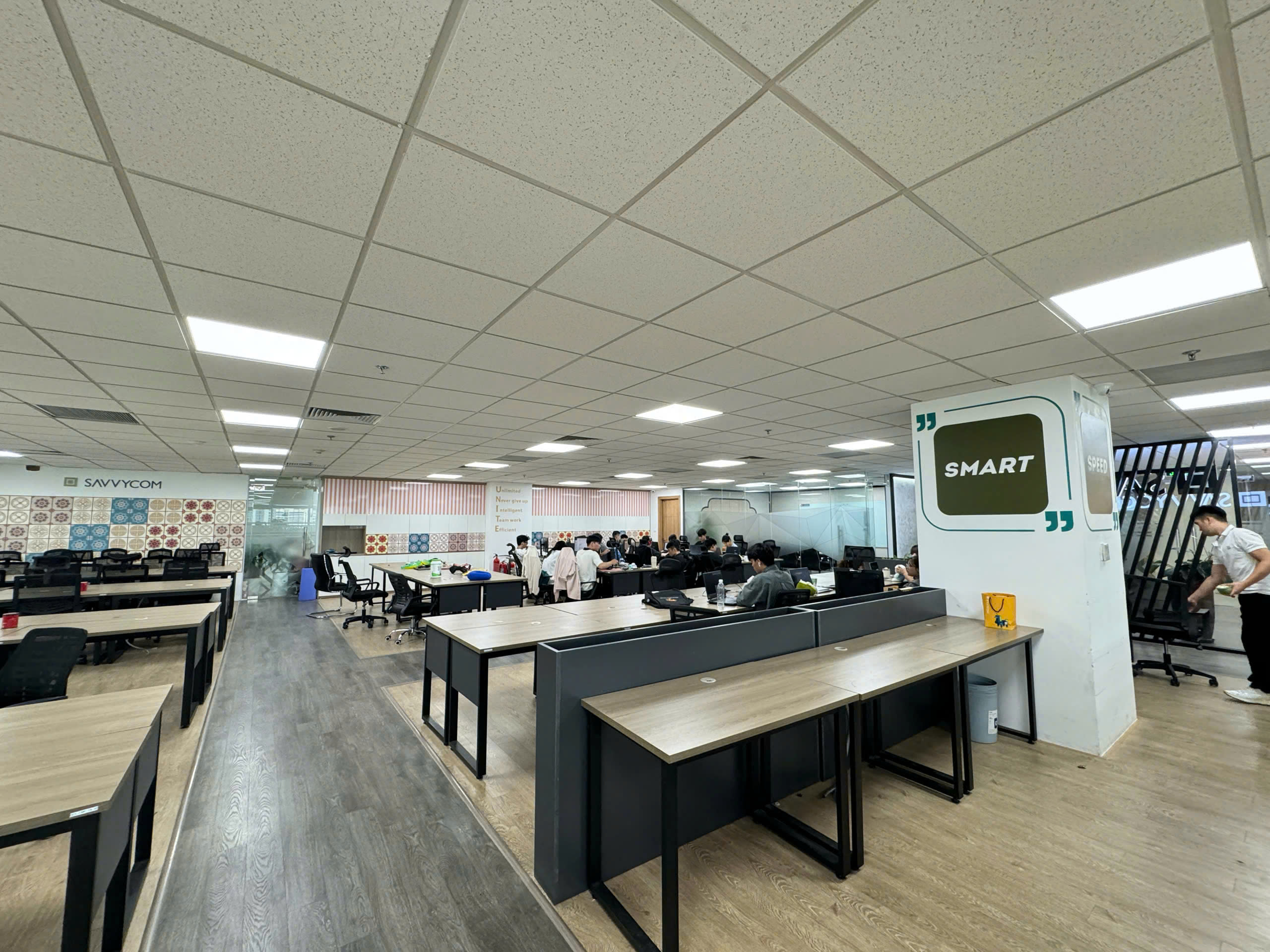 Gấp! Cho thuê văn phòng logistics 200 - 400m2 full nội thất đẹp tại tòa Việt Á, Duy Tân, Cầu Giấy